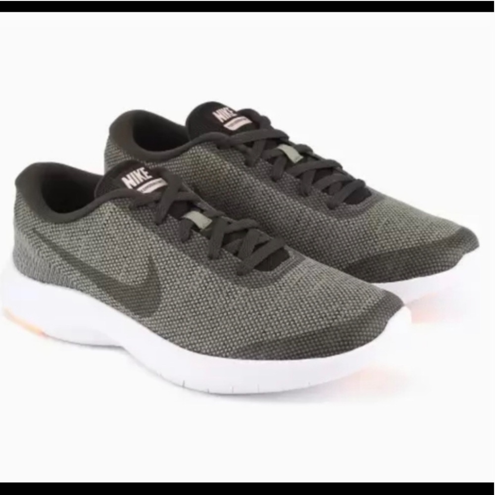 Women’s Nike Flex Experience R7 Size 7